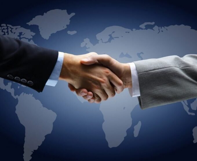 أيّهما-أفضل-الوسيط-التجاري-الحرّ-أم-وساطة-الشركات-990x556-1